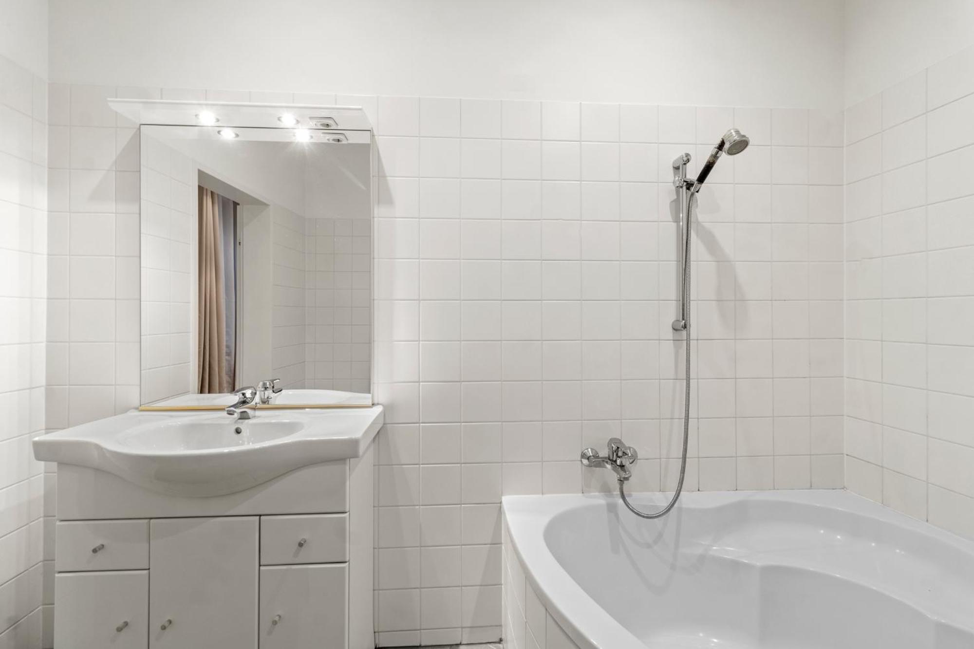 Chic 1Br Apartment - Directly Near Schoenbrunn Виена Екстериор снимка