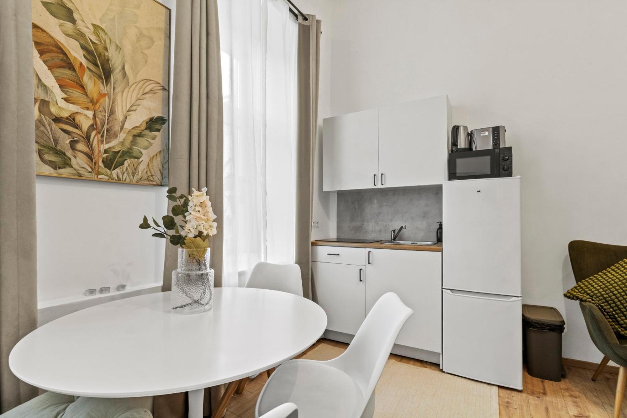 Chic 1Br Apartment - Directly Near Schoenbrunn Виена Екстериор снимка